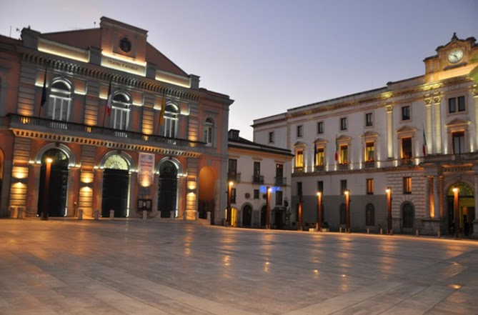 Teatro Stabile e Prefettura in Piazza Mario Pagano